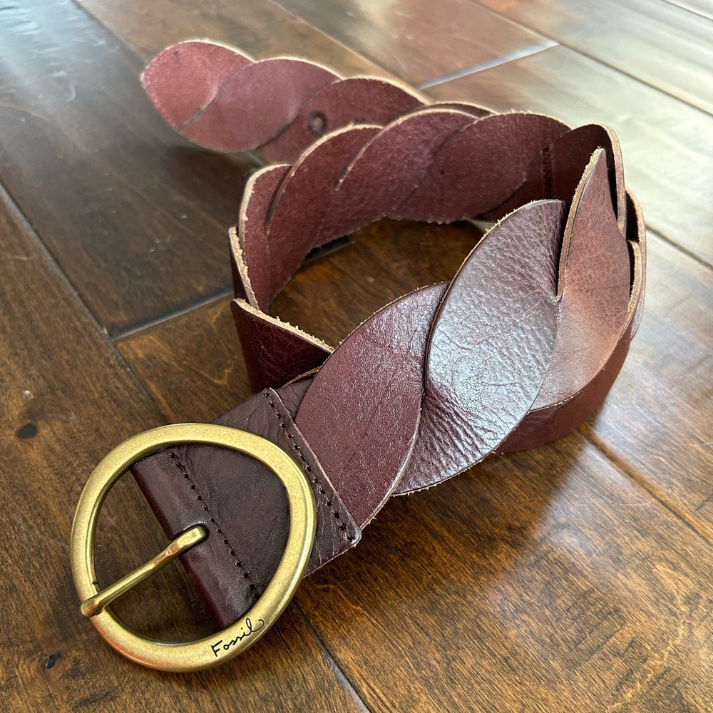 Leather wide-braided Fossil belt with large gold buckle